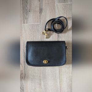 Vintage coach pocket purse (black)